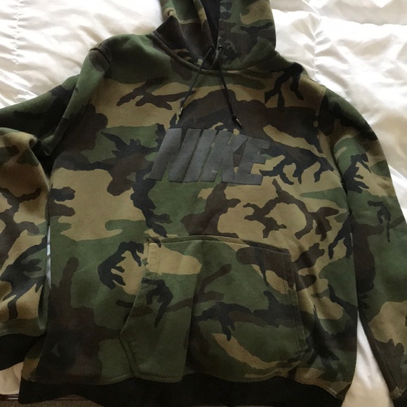 nike camo sweatshirt